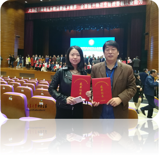 一等奖获得者于安琪同学与指导老师娄永强老师.jpg